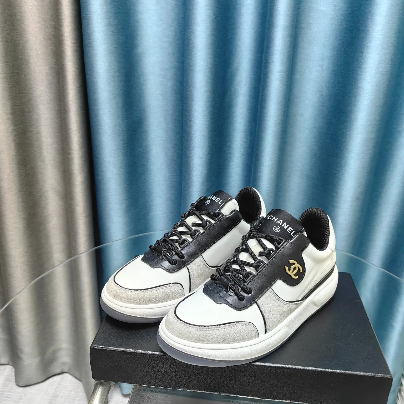 👟👟Ex-factory price 540👟👟 Men's size +10 Chanel Chanel - 2023 counter top casual sports shoes This classic design; the upper is electro-embroidered with a variety of techniques; the outsole is fashionable and sporty; it is unusual to incorporate a variety of color matching elements... The diversified mix and match is very beautiful and versatile, casual, fashionable, sports and outdoor can be taken into account. The counter boutique package is full set for women 35-40 and men 39-45 (Customized size 44.45)